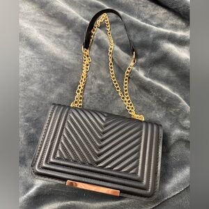 Elegant Black Quilted Shoulder Bag with Gold Chain